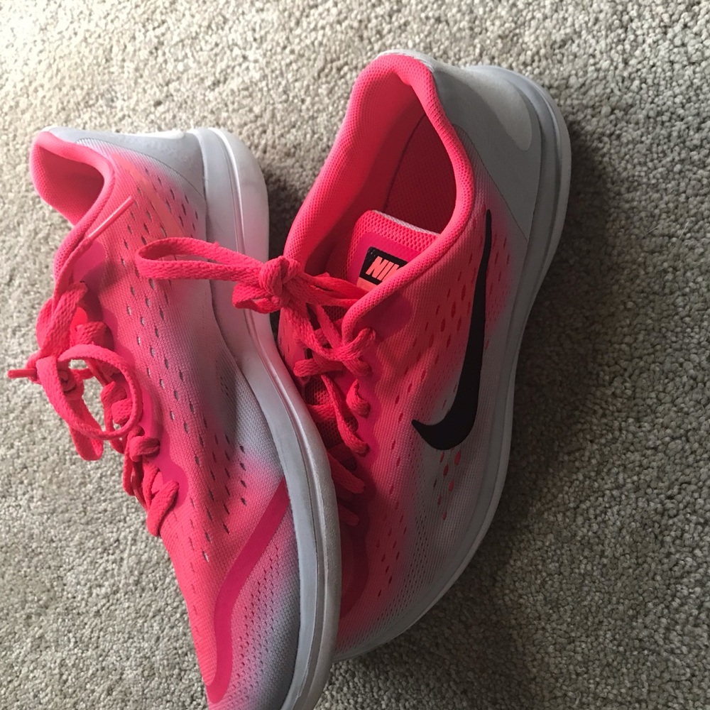 Nike barely worn sneakers